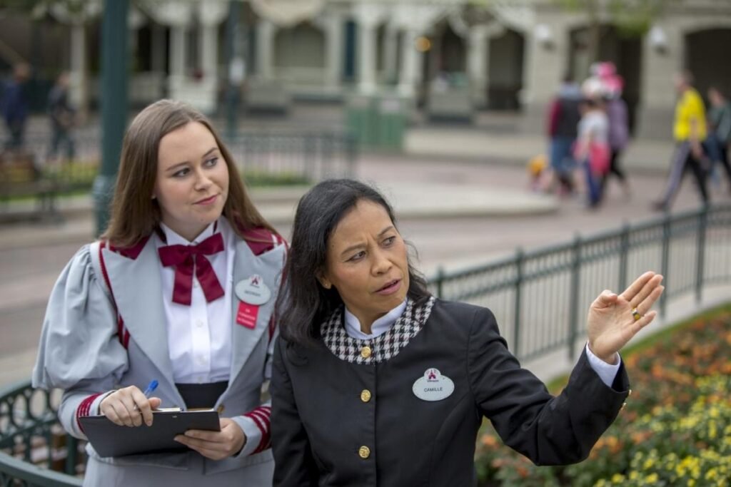Funcionários falam inglês na Disneyland Paris