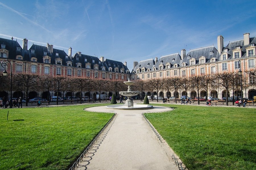 les marais place des vosges