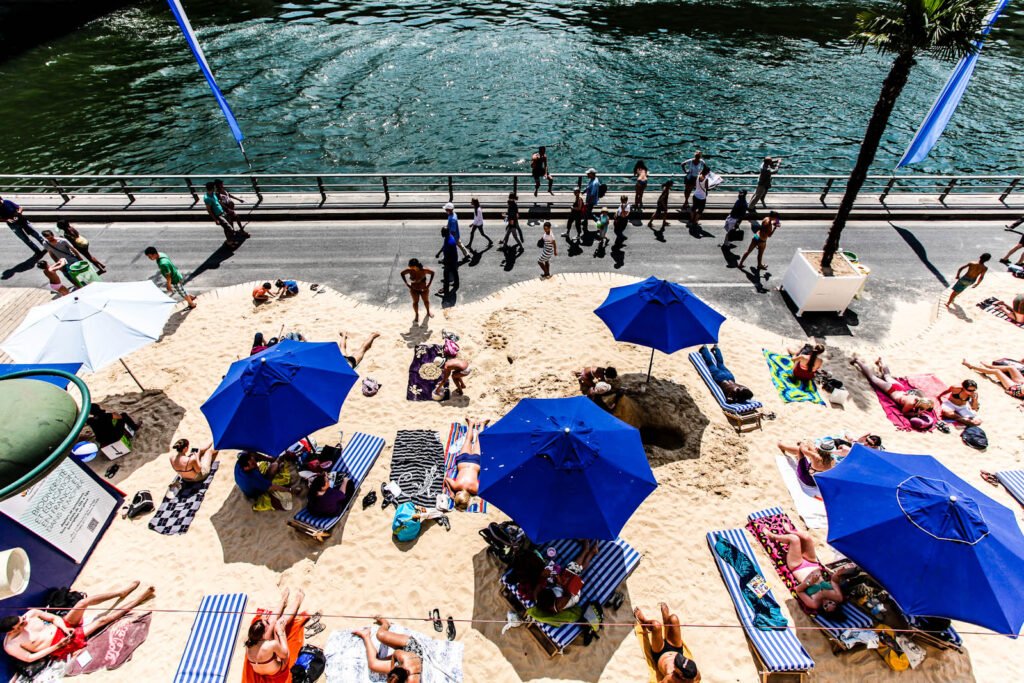 Paris Plages 2025 - Banho de sol na areia