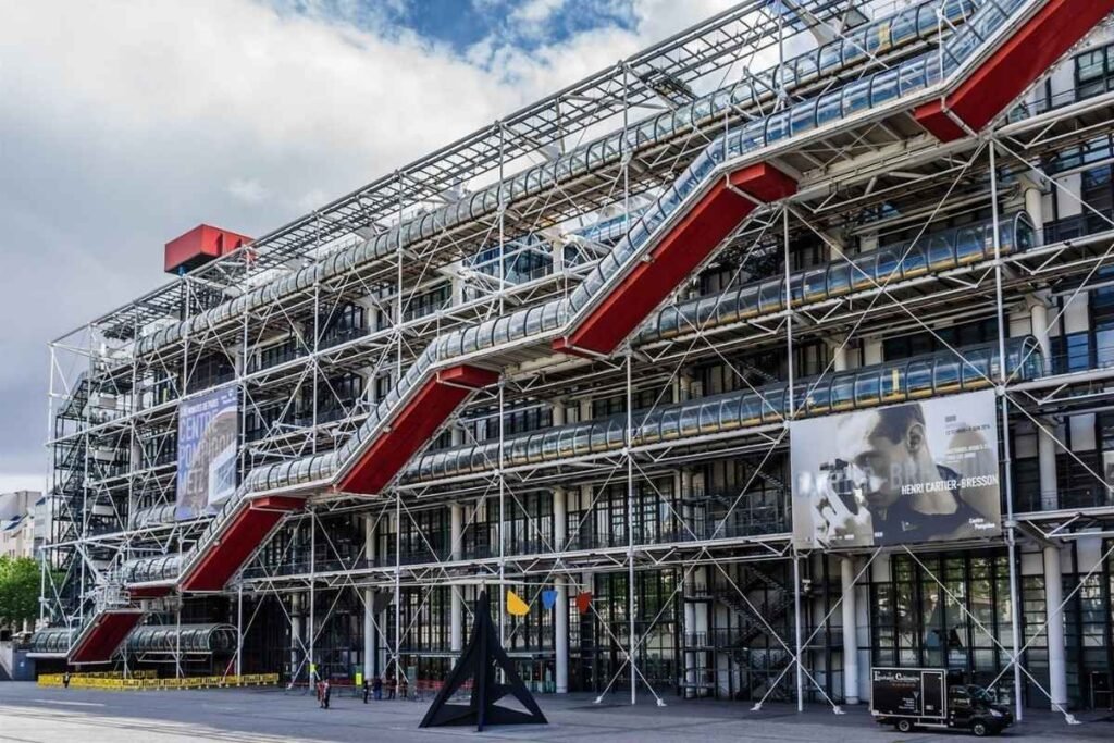 Centre Pompidou com sua arquitetura única - roteiro paris 5 dias