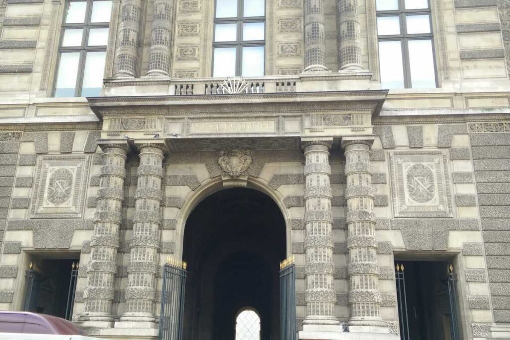 Entrada Passage Richelieu do Museu do Louvre, usada principalmente por grupos com museu do Louvre ingresso Entrada Passage Richelieu do Museu do Louvre, usada principalmente por grupos com museu do Louvre ingresso