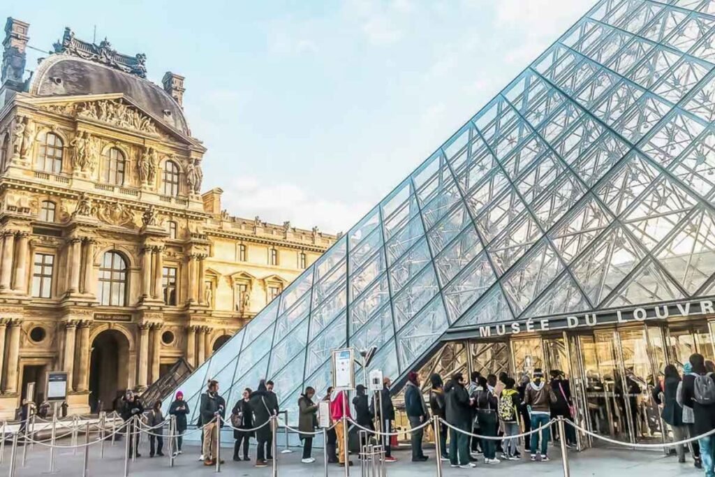Filas na entrada do Museu do Louvre que podem ser evitadas com museu do Louvre ingresso online Filas na entrada do Museu do Louvre que podem ser evitadas com museu do Louvre ingresso online