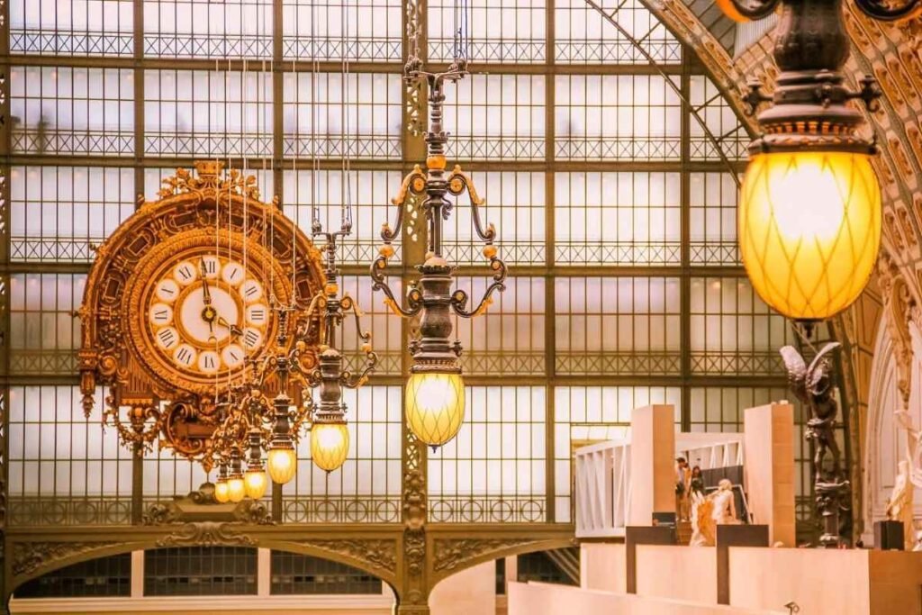 Interior do Museu d'Orsay com seu famoso relógio - roteiro paris 5 dias