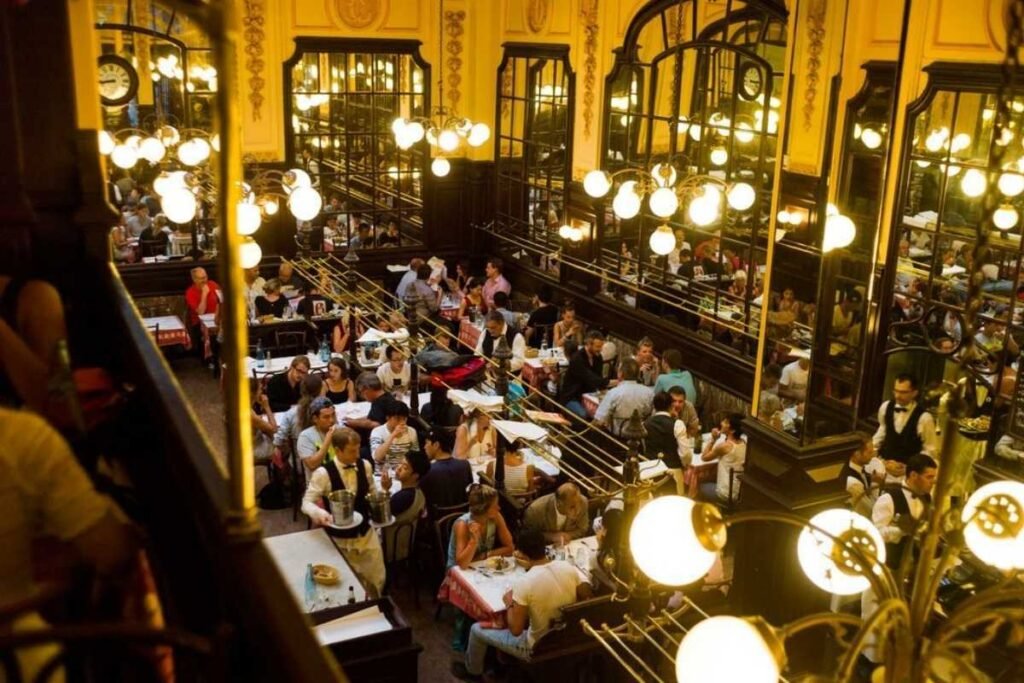 Jantar em restaurante tradicional parisiense - roteiro paris 5 dias