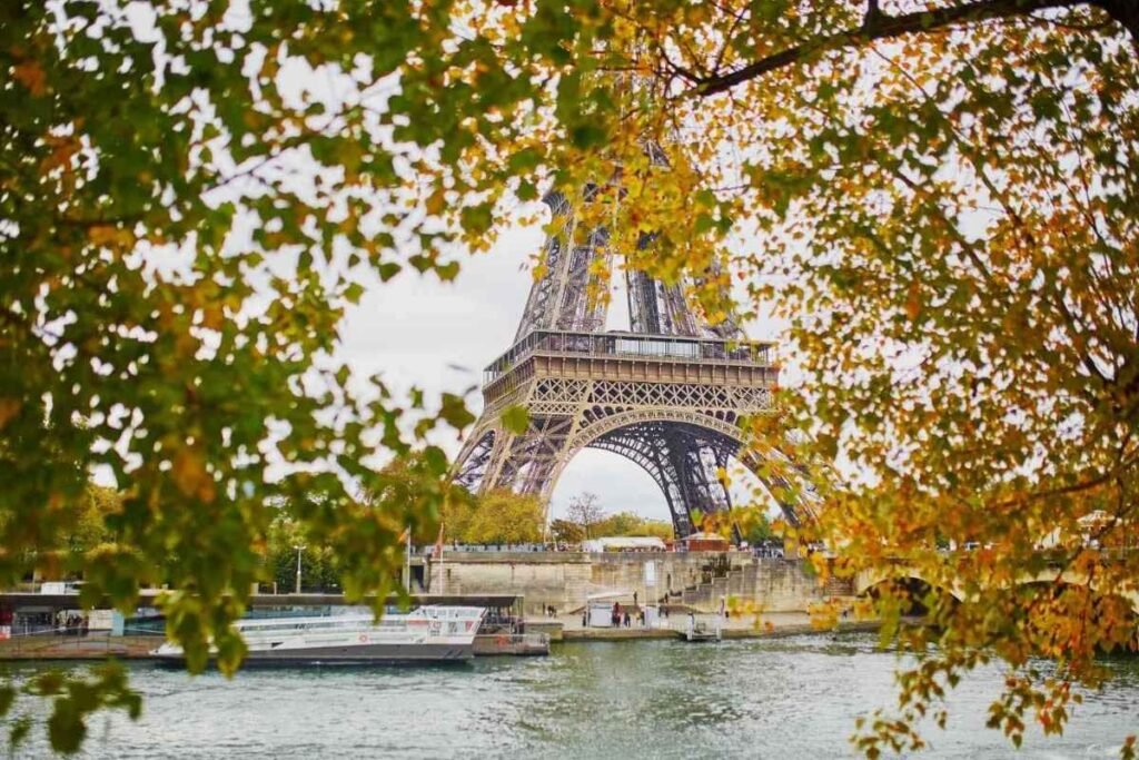 Roteiro dia e Noite em Paris em Outubro Roteiro dia e Noite em Paris em Outubro